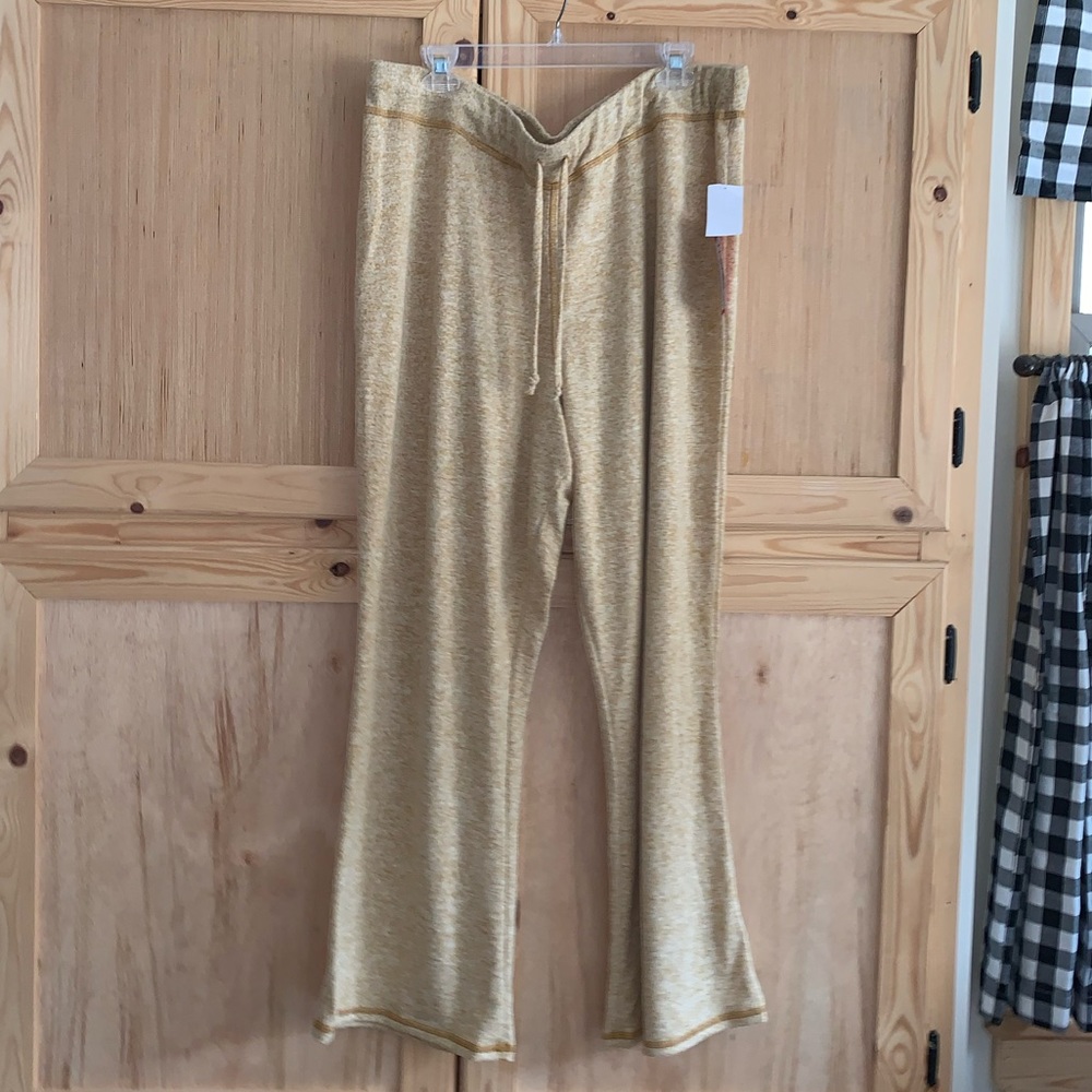 Wantable NWT gold wide leg pants size 2XL